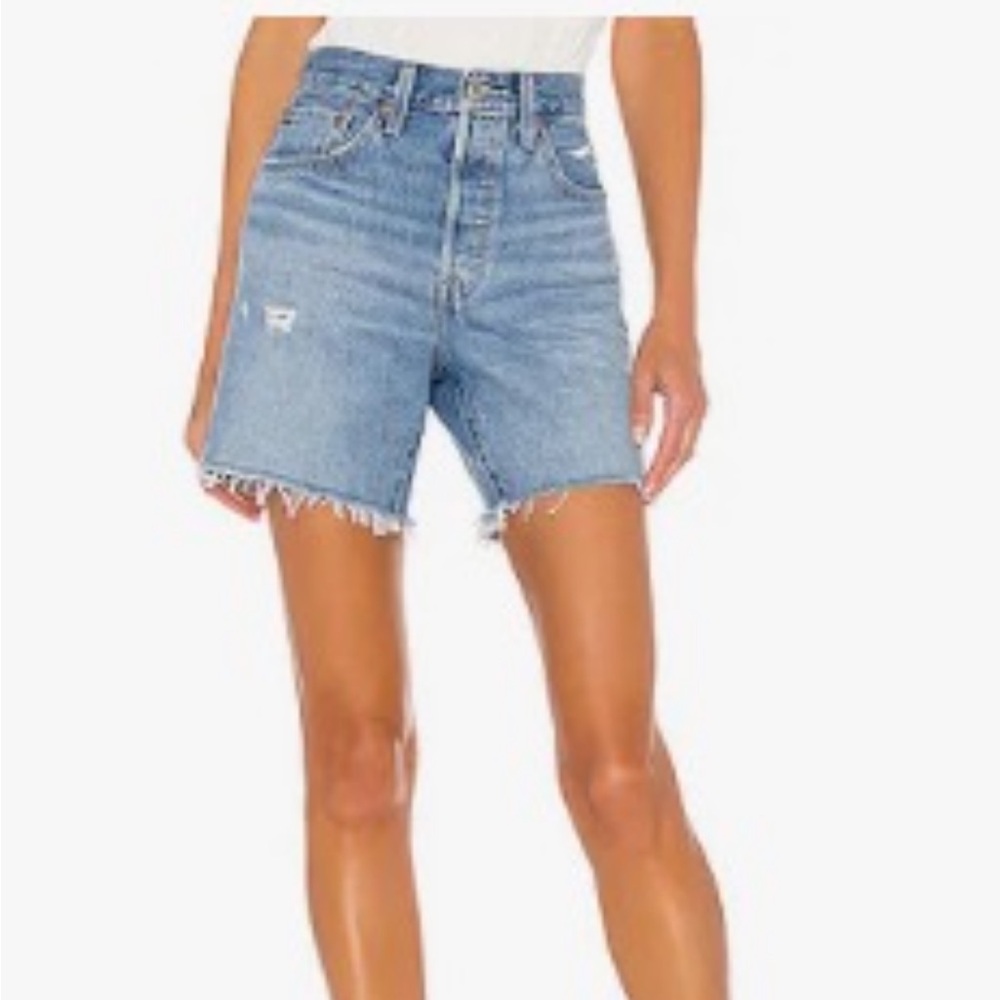 Levi's 501 MID THIGH SHORT IN LUXOR
STREET